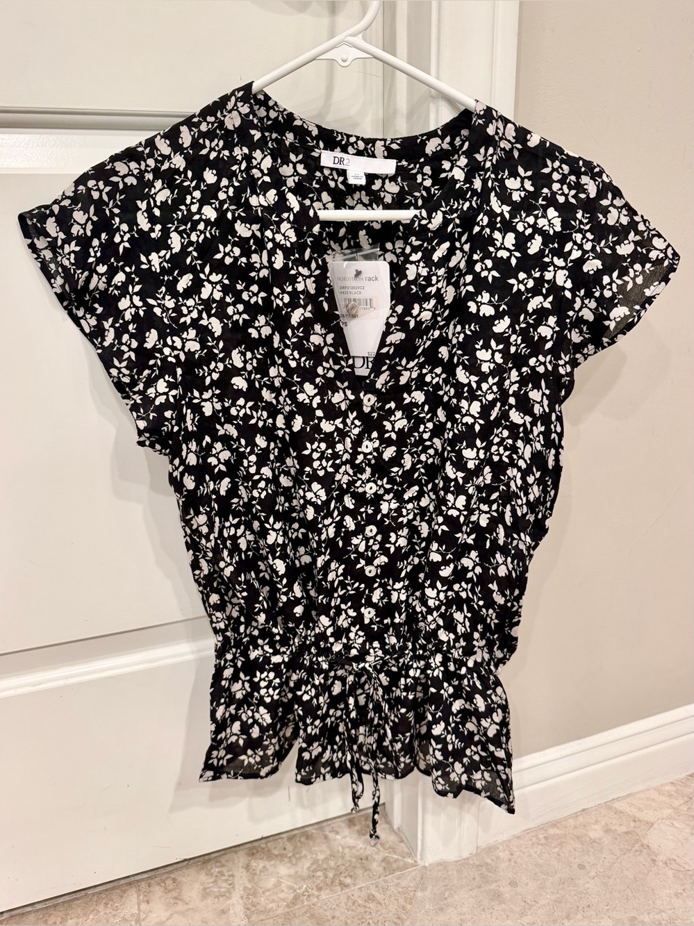 DR2 NWT Black Ivory Floral Button Front Drawstring Peplum Blouse Petite Small PS